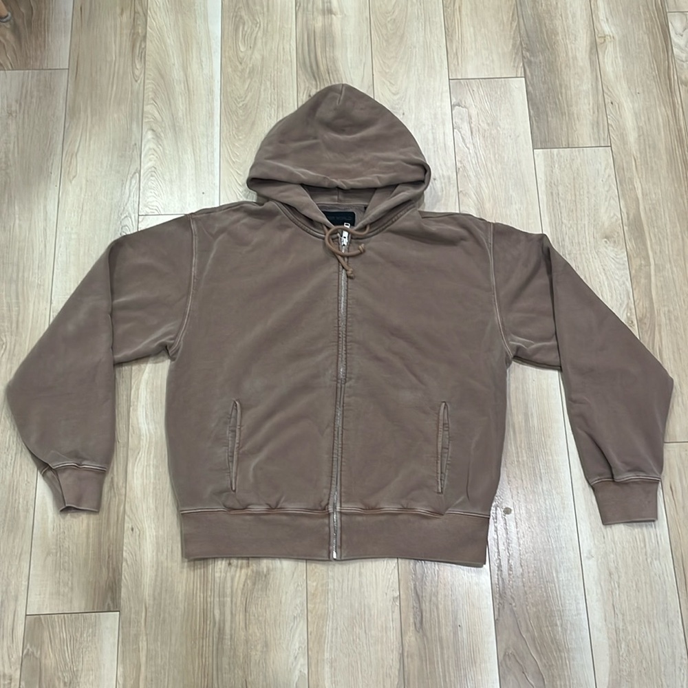 Aritzia zip up sweater